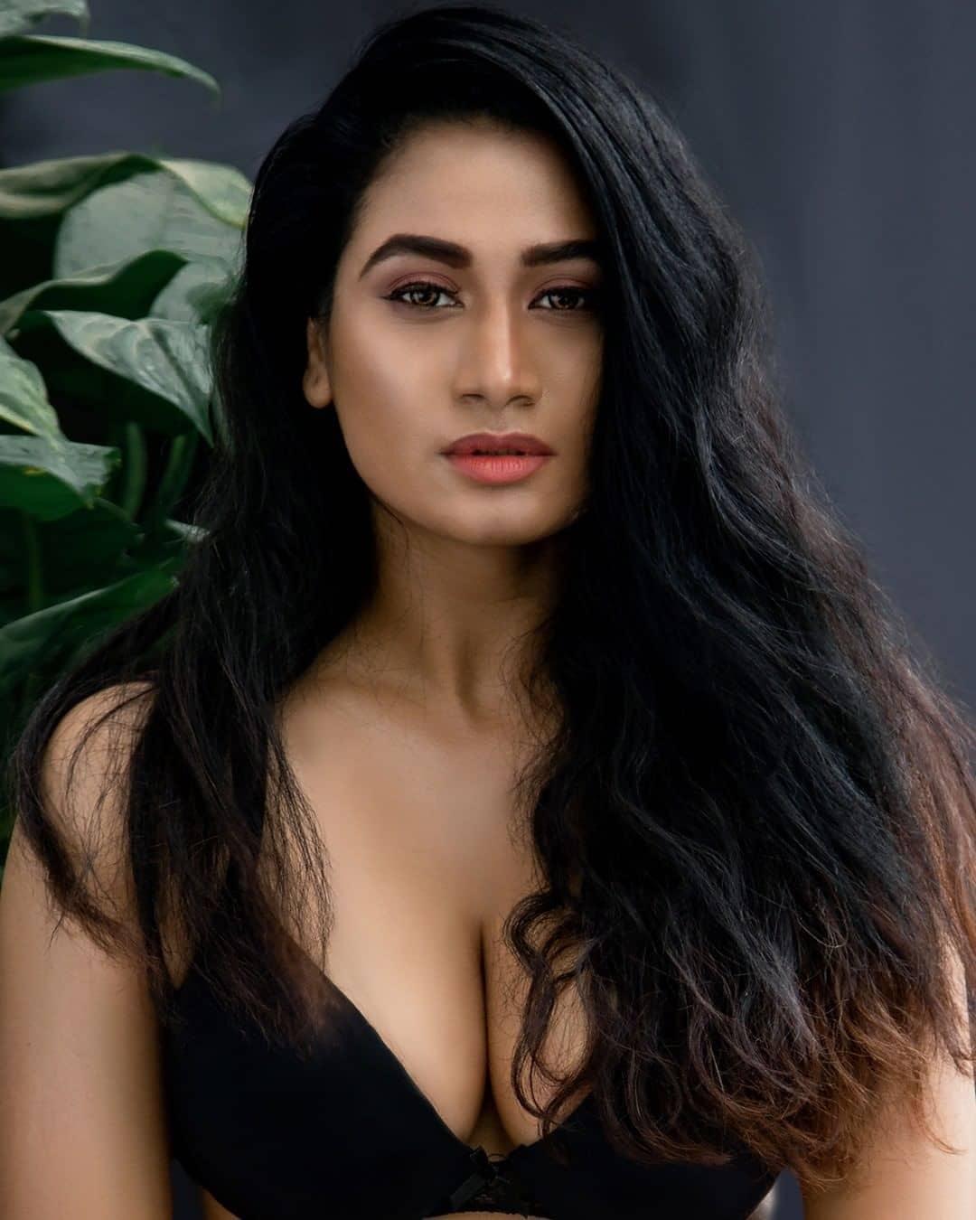 Neelam Lohar in bikini hot photos | Neelam Lohar very beautiful and cute stills