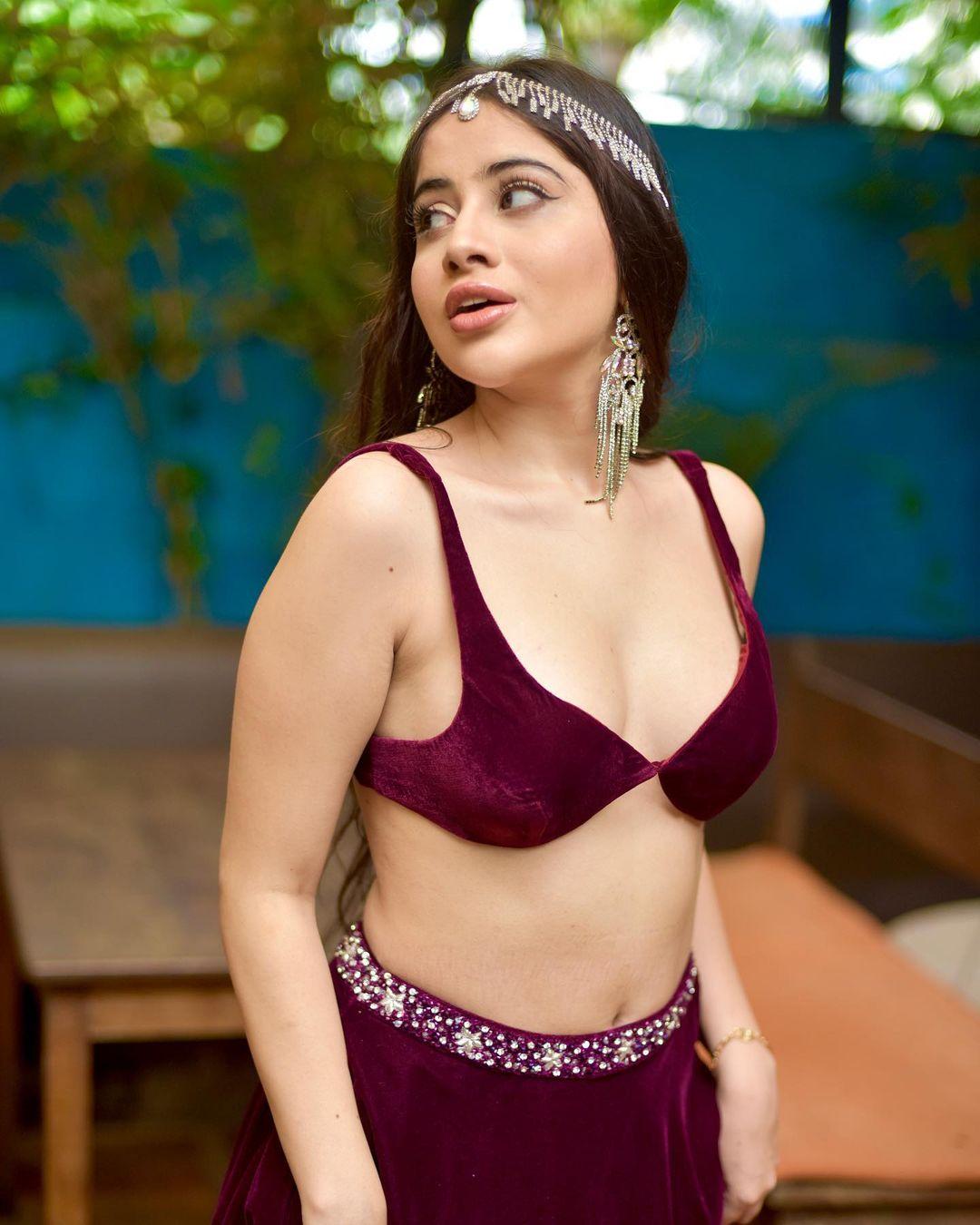 Urfi Javed in bikini hot photos gallery | Urfi Javed exposing hot photos gallery