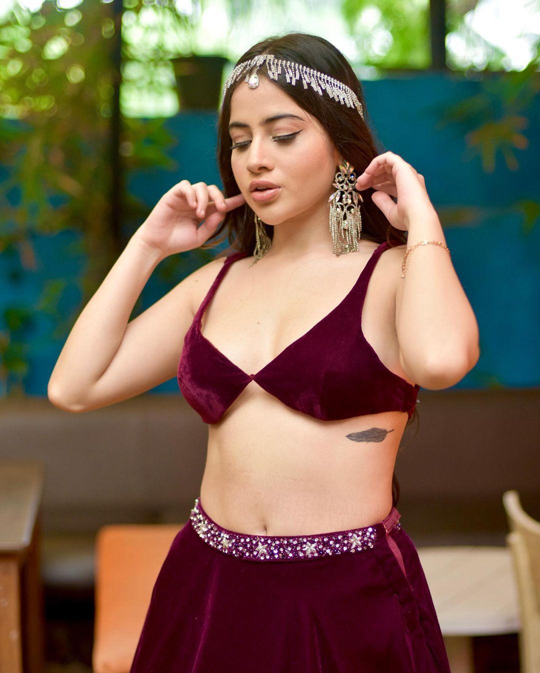 Urfi Javed in bikini hot photos gallery | Urfi Javed looking very attractive and cute stills