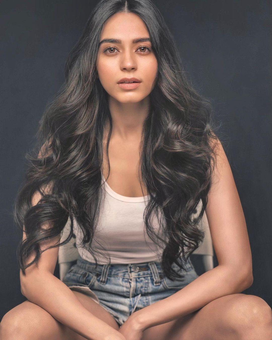 Bollywood actress hot photos | Soundarya Sharma latest hot and sexy stills