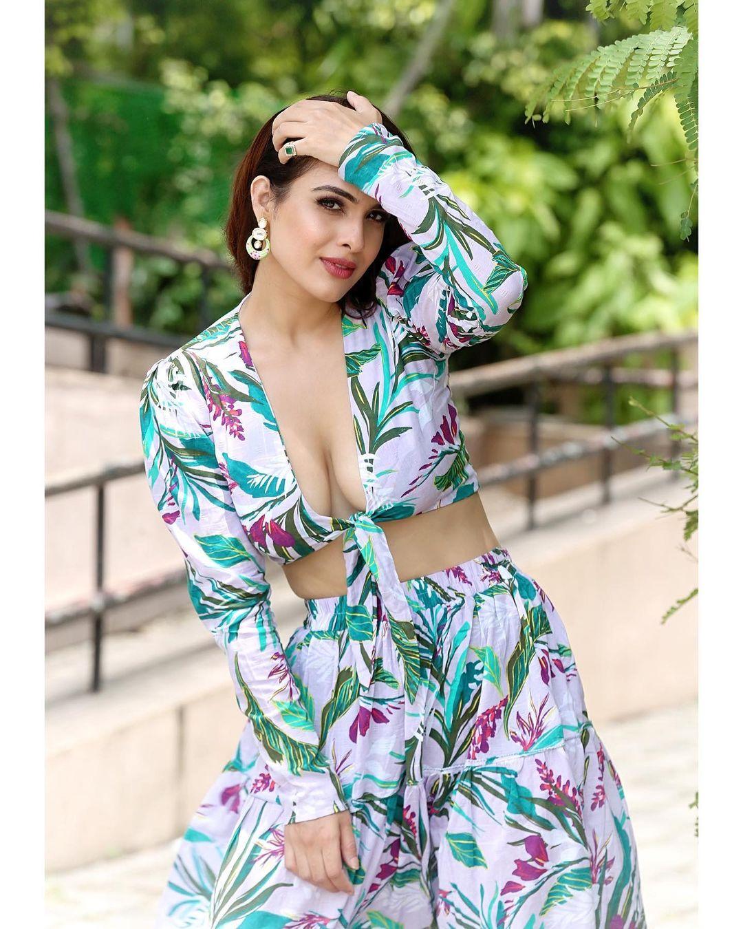 Bollywood actress in bikini photos | Neha Malik very beautiful and cute photos