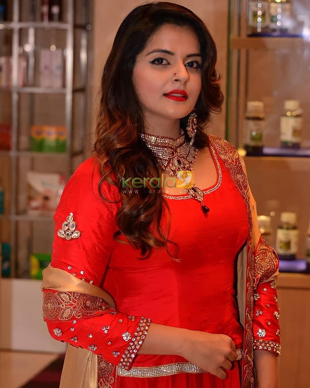 Malayalam actress Roma hot photos | roma exclusive hot photos gallery