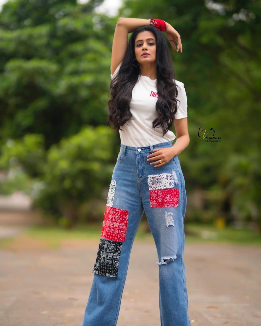 South Indian actress hot photos | Priyamani very beautiful and attractive hot photos