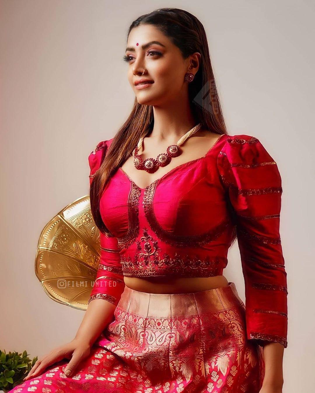 Bhraman Malayalam movie actress Mamta Mohandas hot photos | exclusive hot and sexy photoshoot