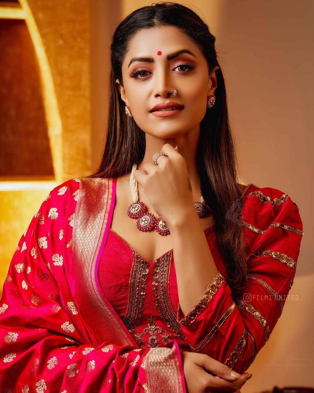 Bhraman Malayalam movie actress Mamta Mohandas hot photos | latest hot and sexy stills