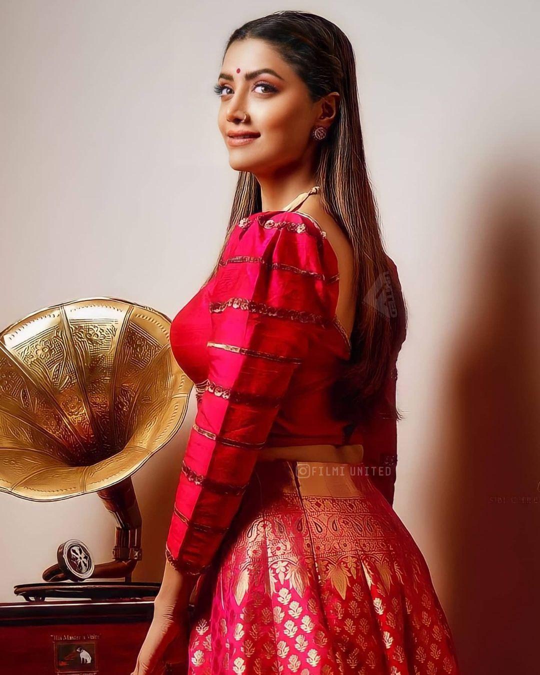 Bhraman Malayalam movie actress Mamta Mohandas hot photos | looking very glamorous photos