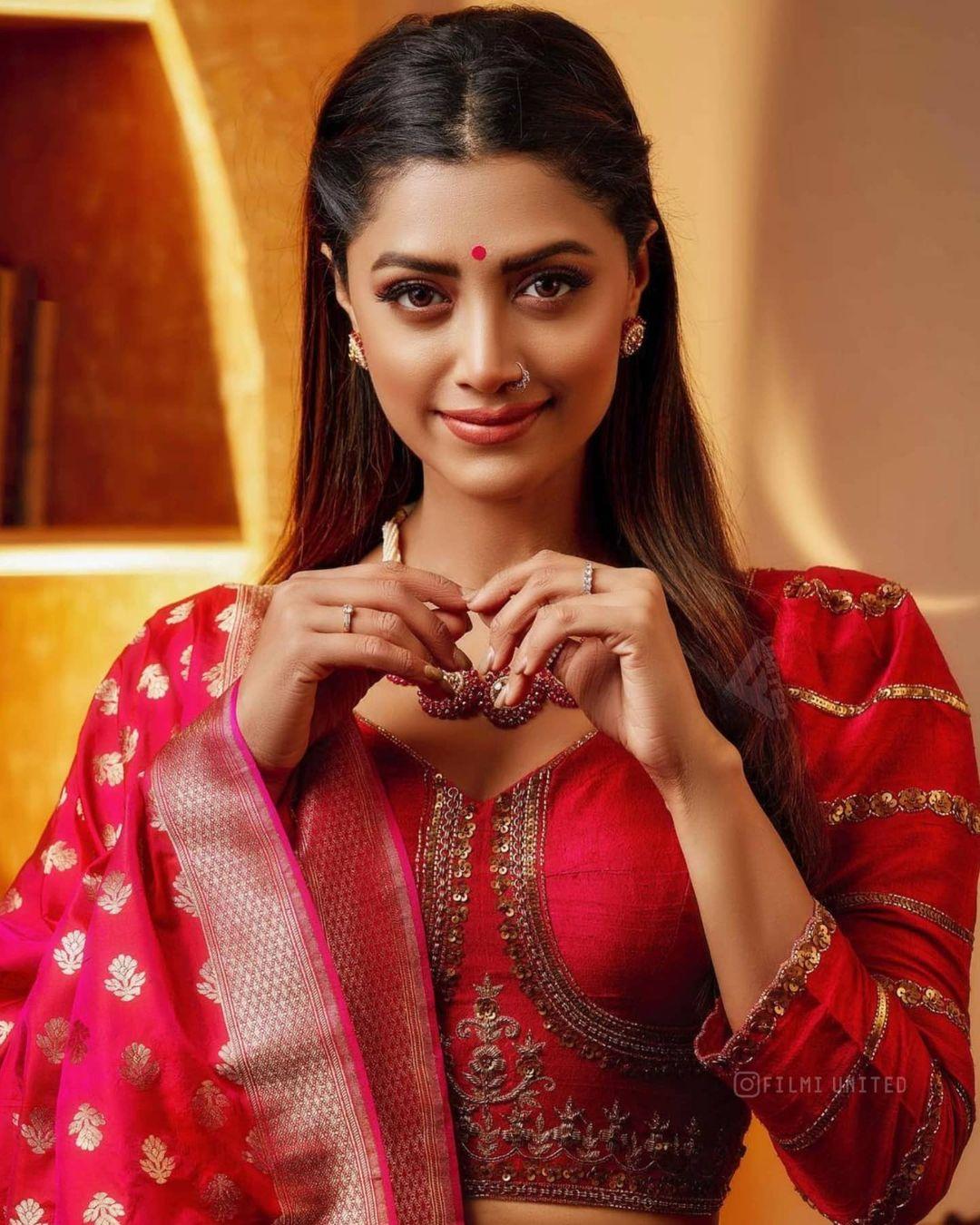 Bhraman Malayalam movie actress Mamta Mohandas hot photos | very beautiful and cute photos gallery