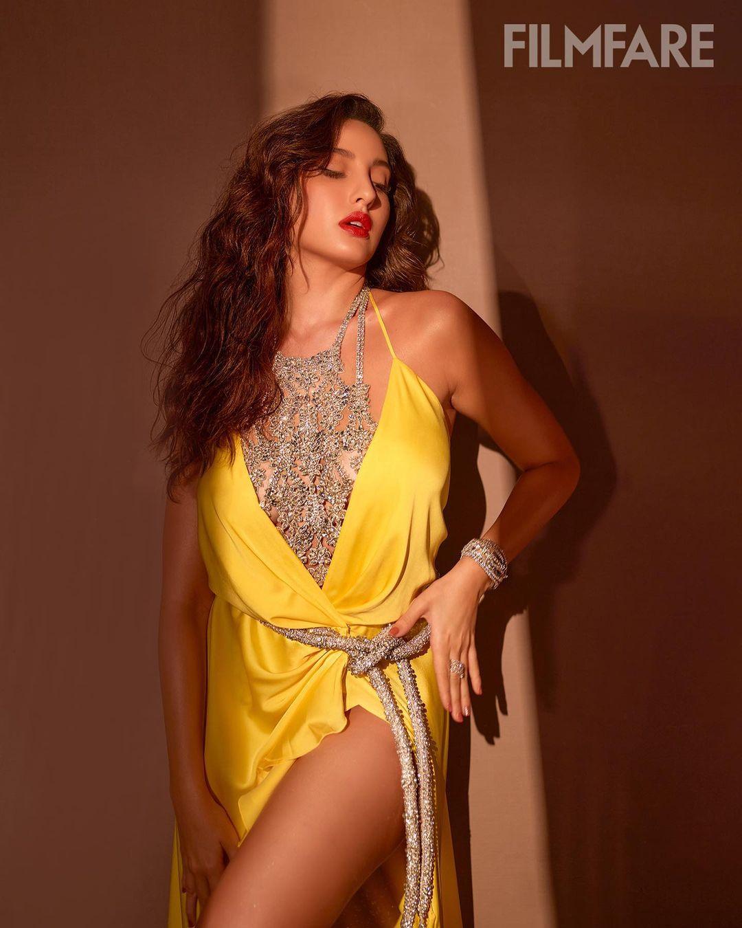 Bollywood actress hot photos | Nora Fatehi looking very sexy photoshoot