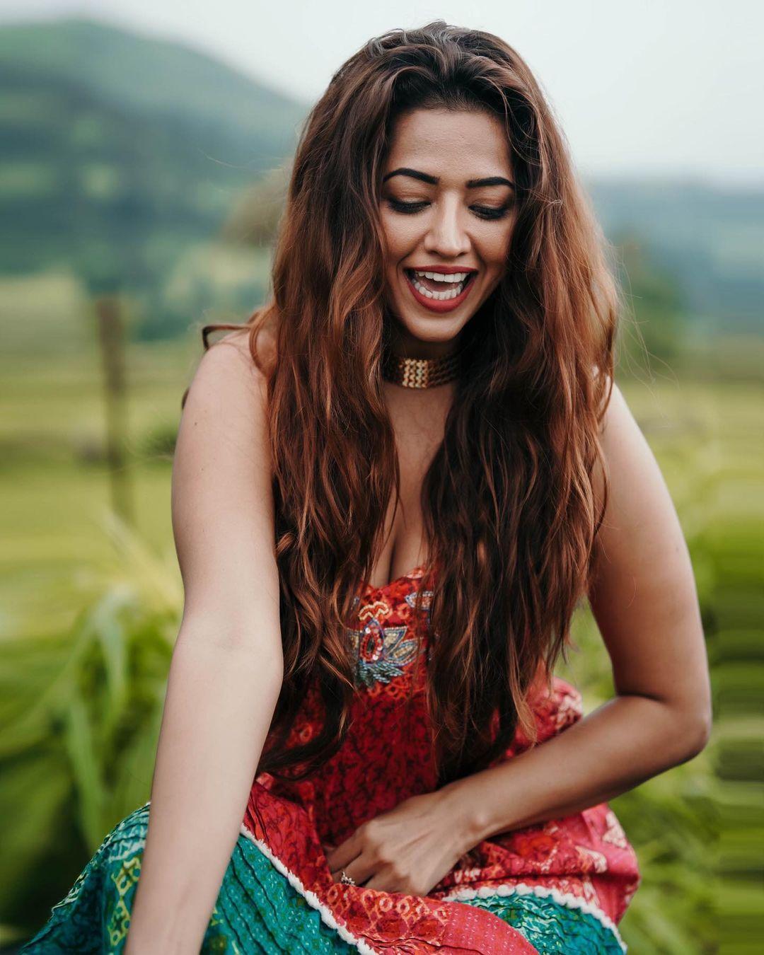 Bollywood actress hot photos | Ridhima Tiwari exclusive hot and spicy photos