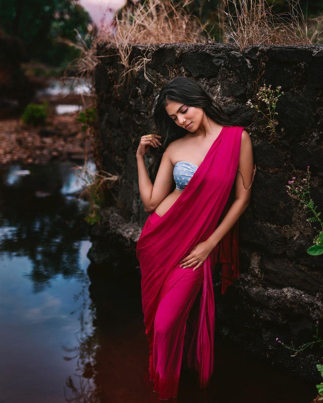 Saree exposing hot photos gallery | Malavika Mohanan hot and sexy photoshoot