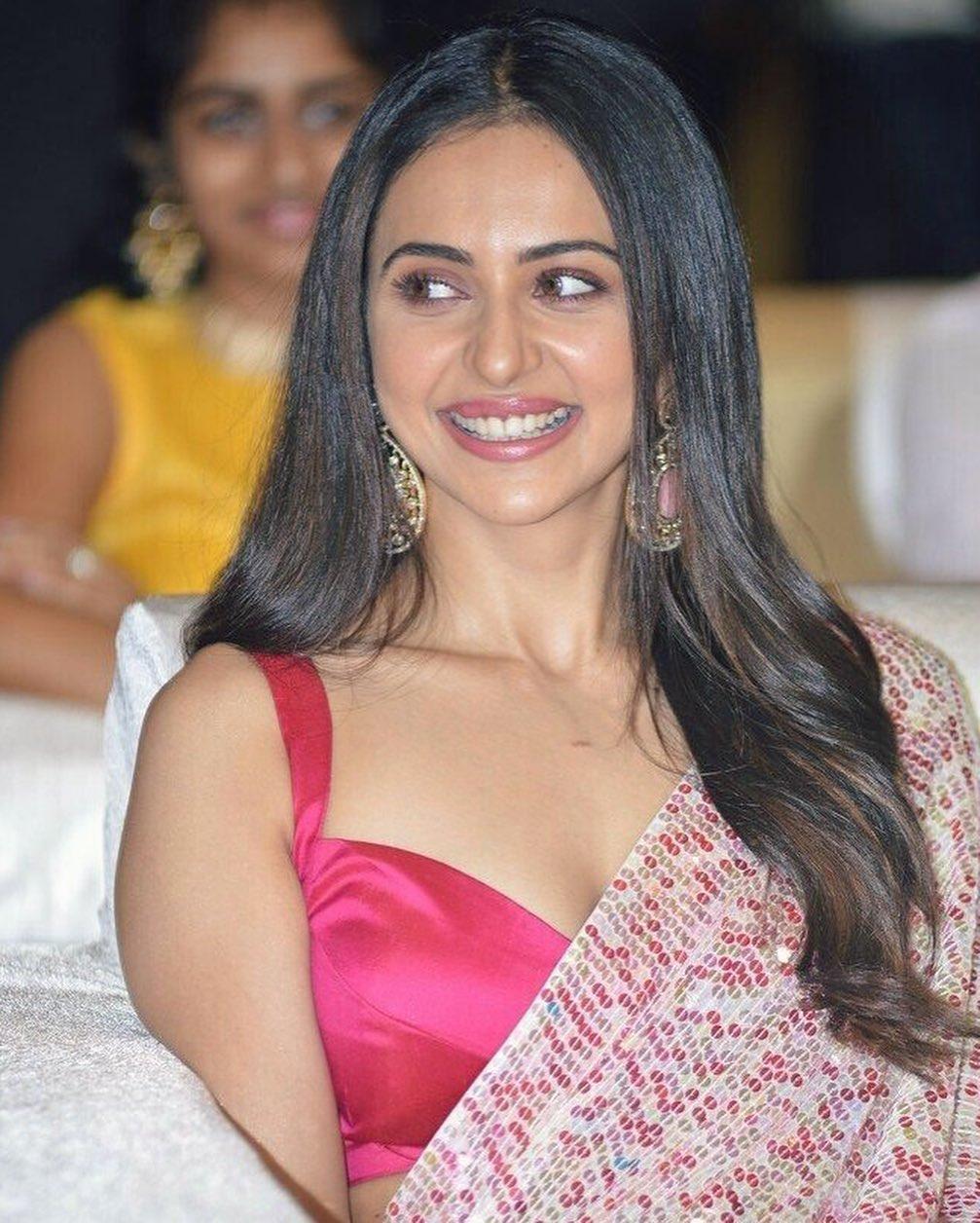 South indian actress in saree hot photos| Rakul Preet Singh latest hot and spicy photos gallery