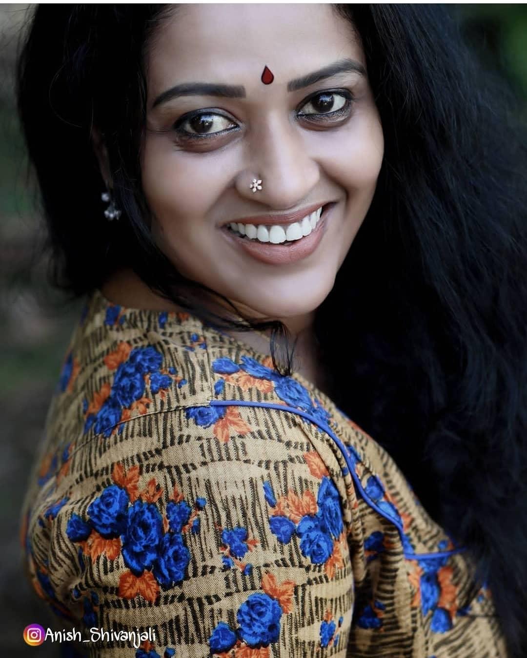 Malayalam actress hot photos | Manju Pathrose very beautiful and glamorous pictures