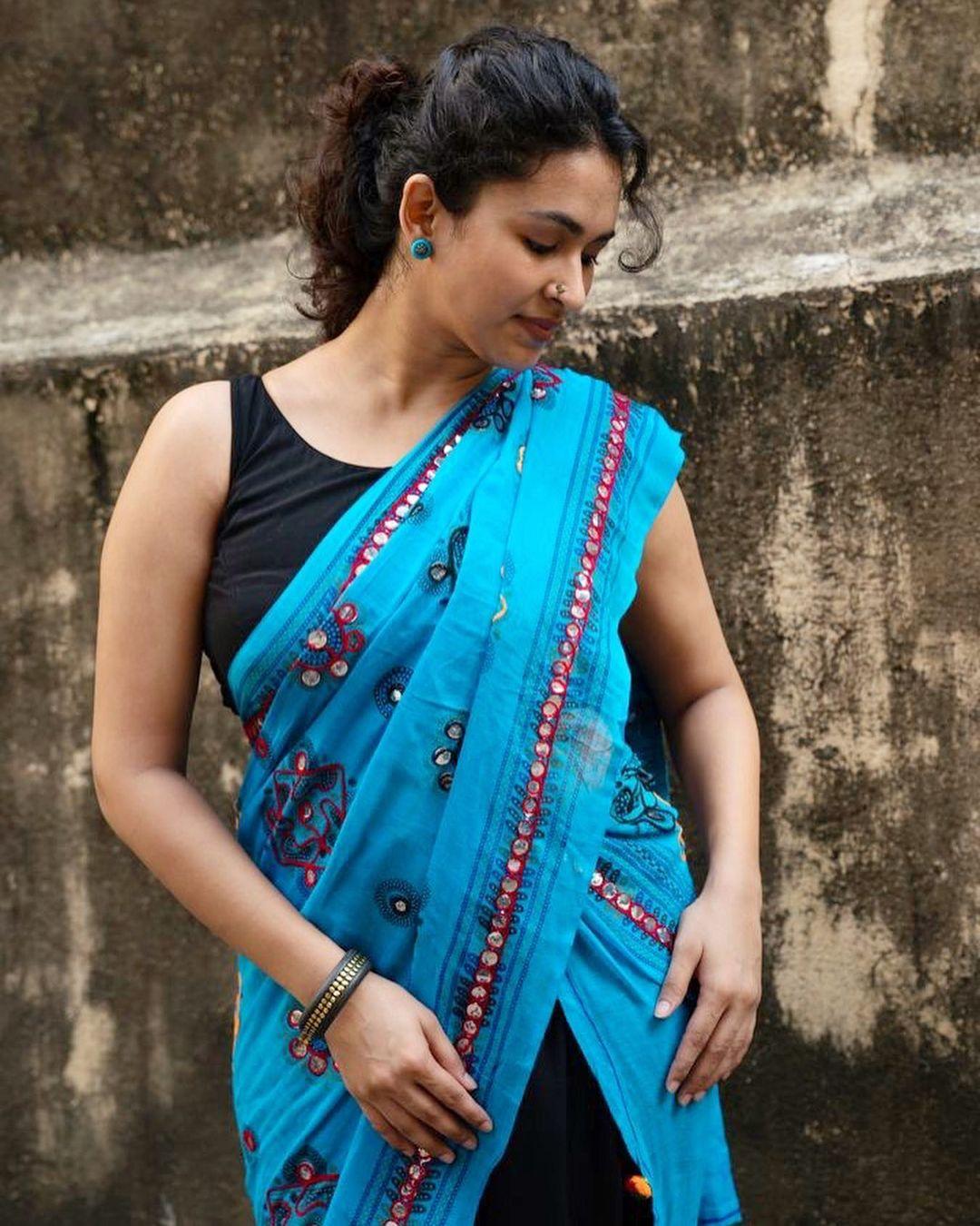 South indian actress sleeveless blouse hot photos | meesha ghoshal very beautiful and cute photos gallery