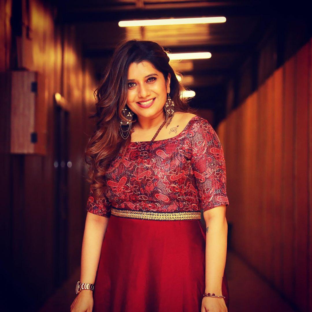 South Indian actress hot photos | Priyanka Deshpande very glamorous and cute stills