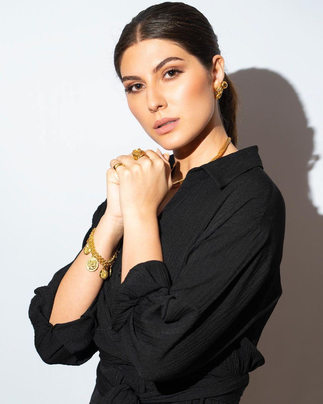 Indian Model Elnaaz Norouzi hot photos | Elnaaz Norouzi exclusive hot photos gallery