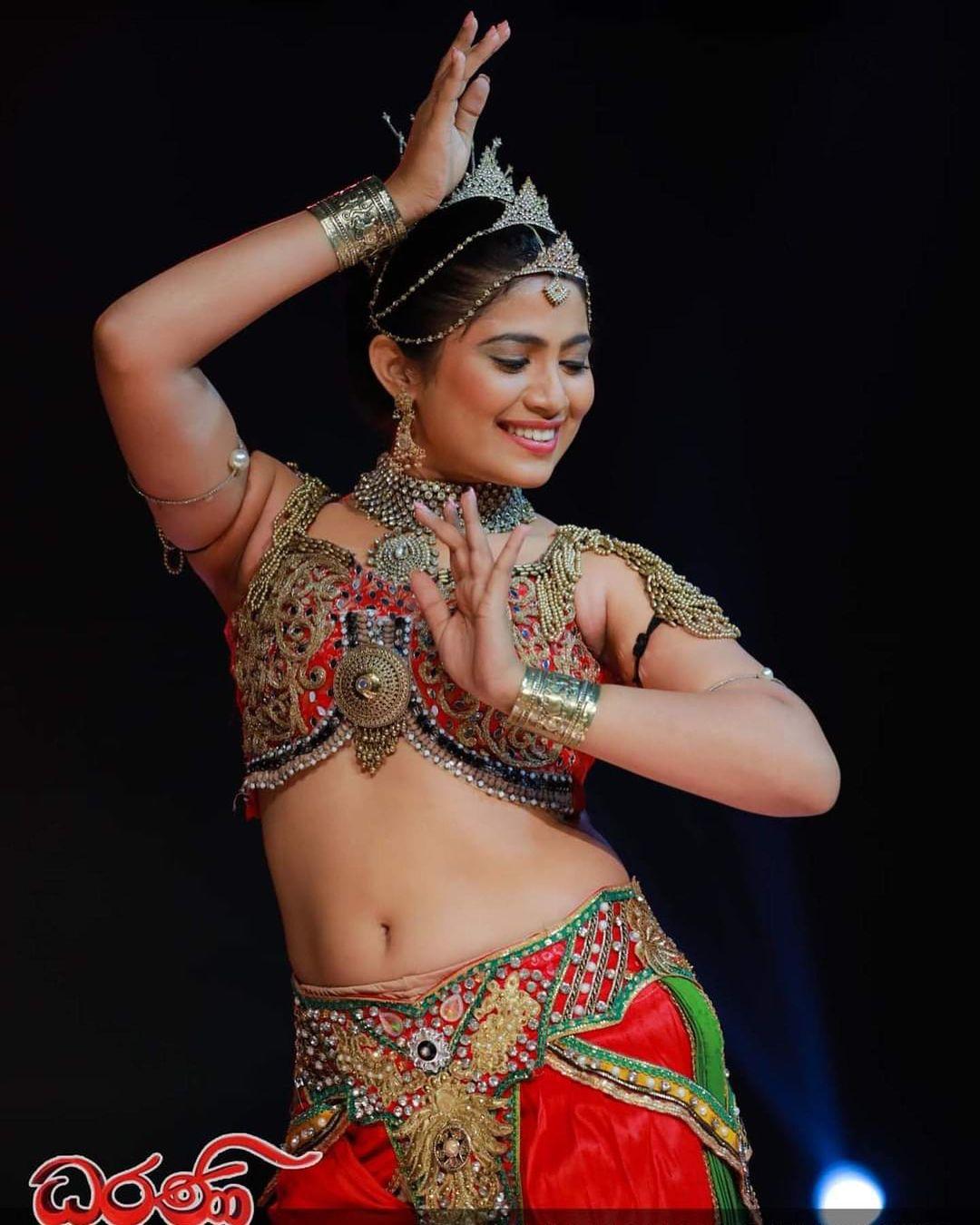 South Indian actress hot photos | Dilushi Hansika exposing hot bikini photos gallery