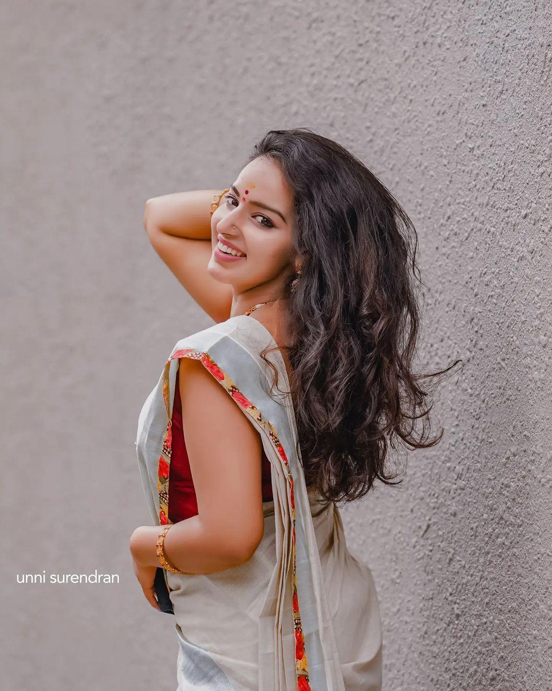 Kerala set Saree hot photos gallery | Malavika Menon looking very attractive and cute photos