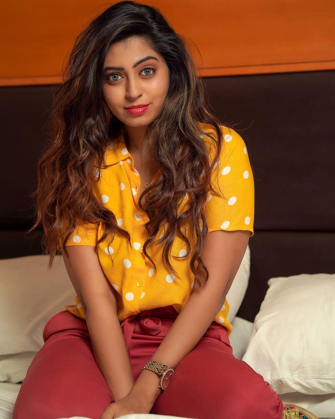 Kuhasini Beautiful and cute photos gallery | Kuhasini latest hot and Glamorous photos
