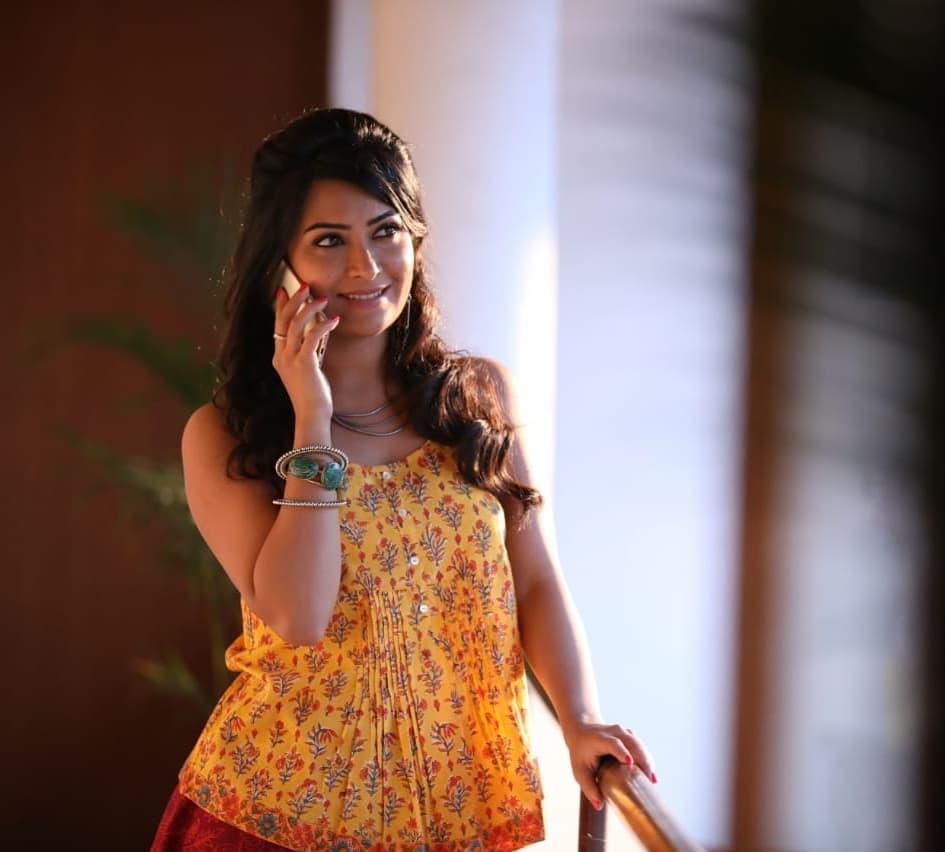 Sandalwood actress hot photos gallery | Radhika Pandit latest hot and sexy photoshoot