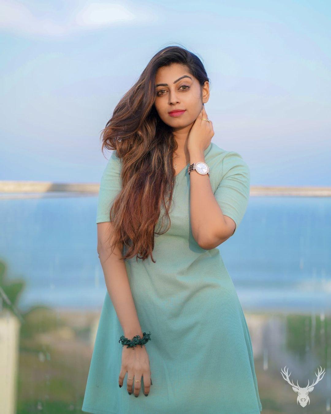 South Indian actress Kuhasini exposing hot photos | Kuhasini latest hot and spicy photos