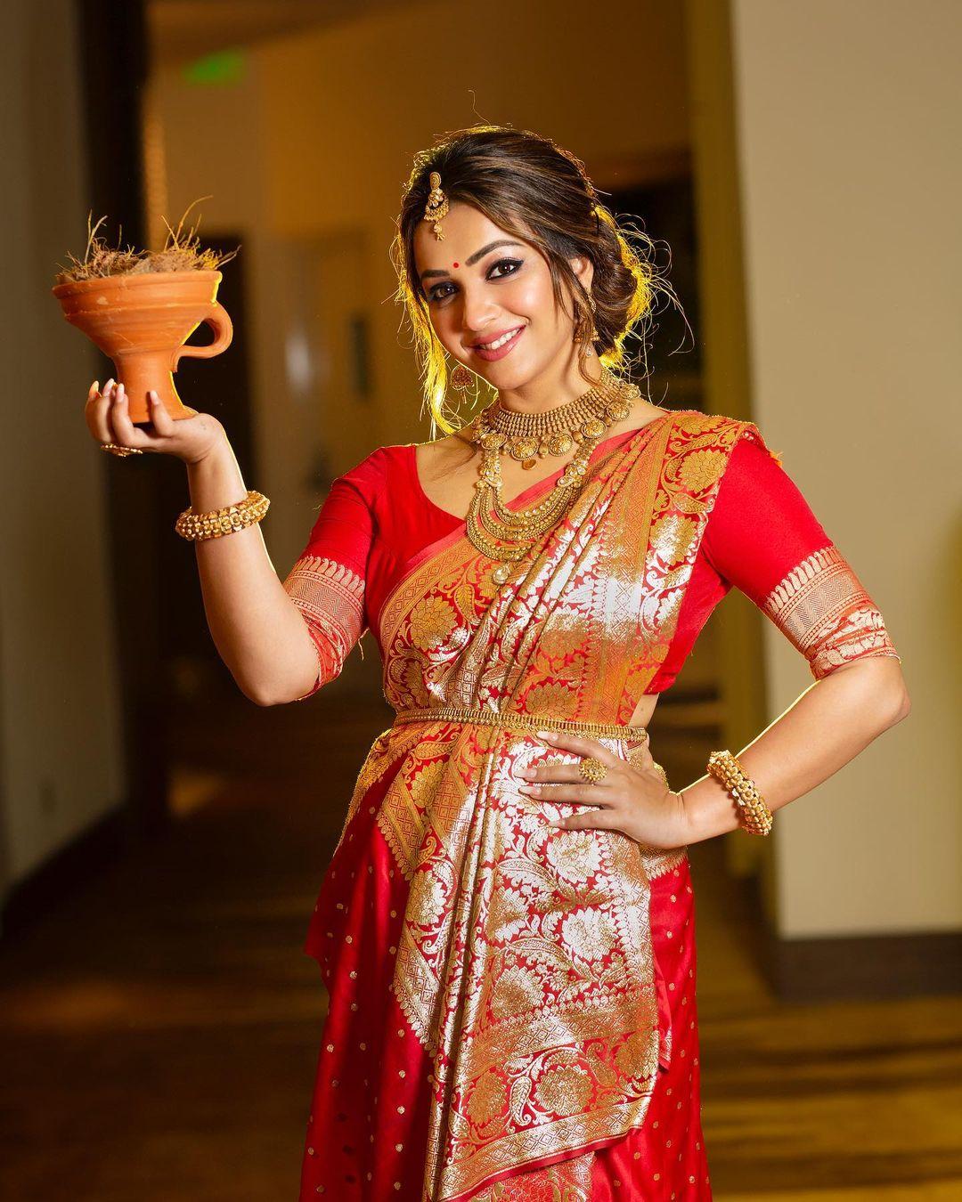 Actress Koushani in wedding saree hot photos | Koushani looking very beautiful and cute photos