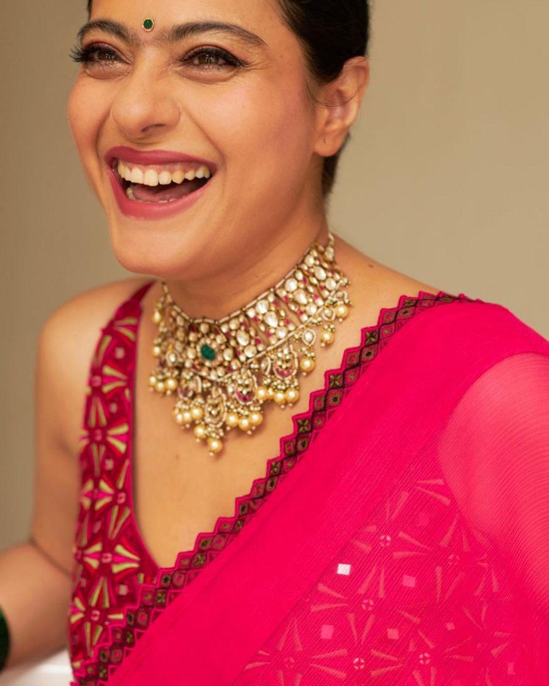 Kajol devgan in sleeveless blouse hot photos | Kajol devgan very cute and sexy photoshoot