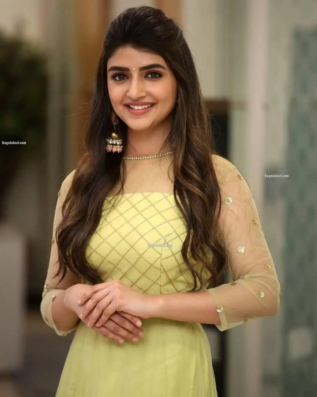 Kannada actress Sreeleela latest hot photos gallery | Sreeleela latest hot and spicy photos gallery