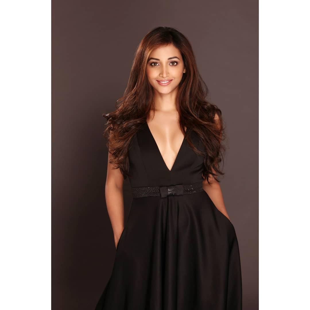 Kannada actress Srinidhi Shetty exposing cleavage hot photos gallery | Srinidhi Shetty very attractive and hot stills