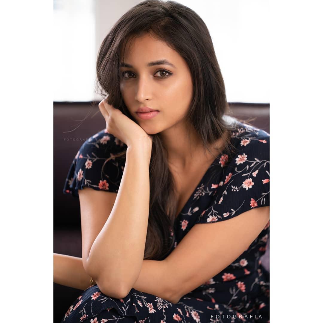 Kannada actress Srinidhi Shetty hot photos gallery |Srinidhi Shetty looking very attractive hot photos gallery