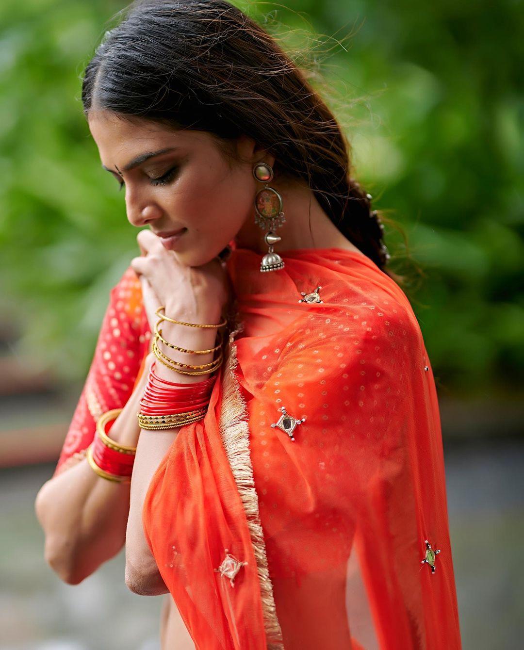 Malavika Mohanan in Half saree exposing photos | Malavika Mohanan looking very beautiful and cute stills