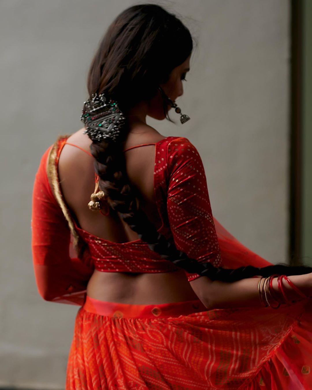 Malavika Mohanan in Half saree exposing photos | Malavika Mohanan very glamorous and cute stills