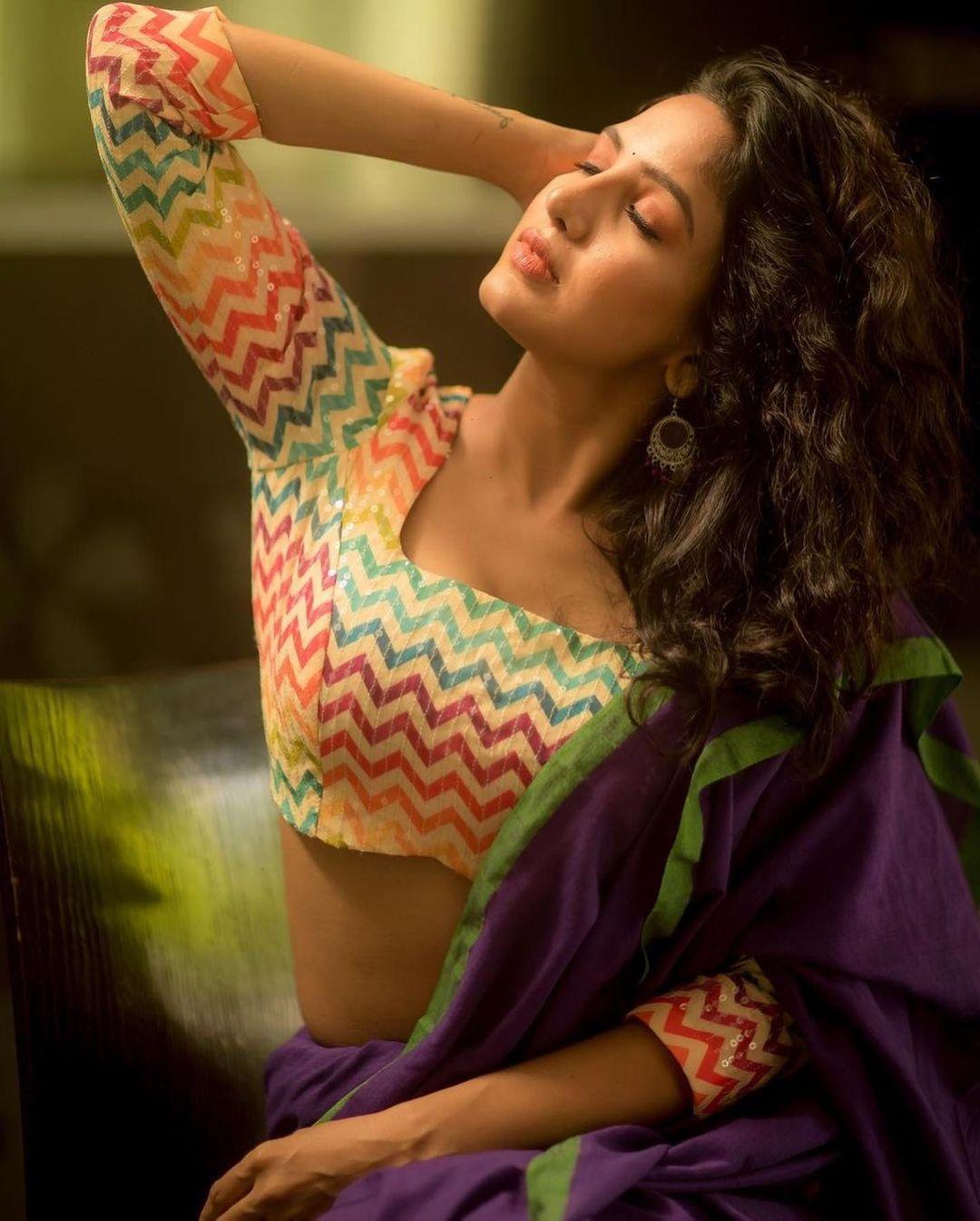 Pavani Reddy in violet saree hot photos | Pavani Reddy exclusive hot and spicy photos gallery