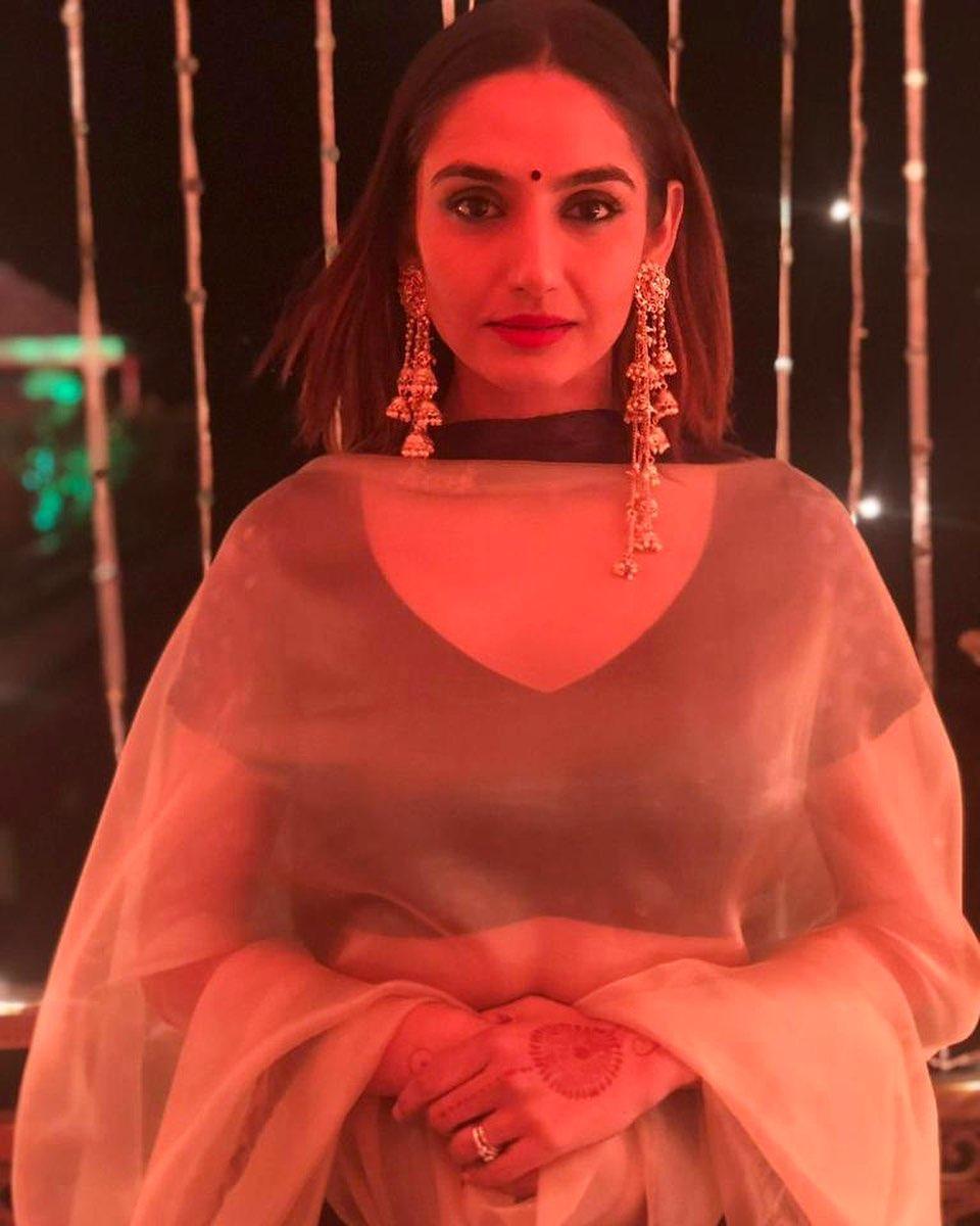 Ragini Dwivedi in transparent dress hot photos gallery | very beautiful and cute stills