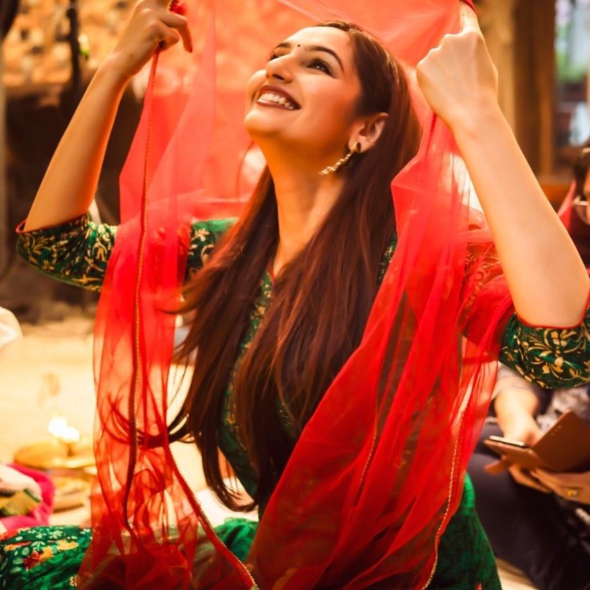 South Indian actress Ragini Dwivedi hot photos gallery | Ragini Dwivedi latest hot photos gallery