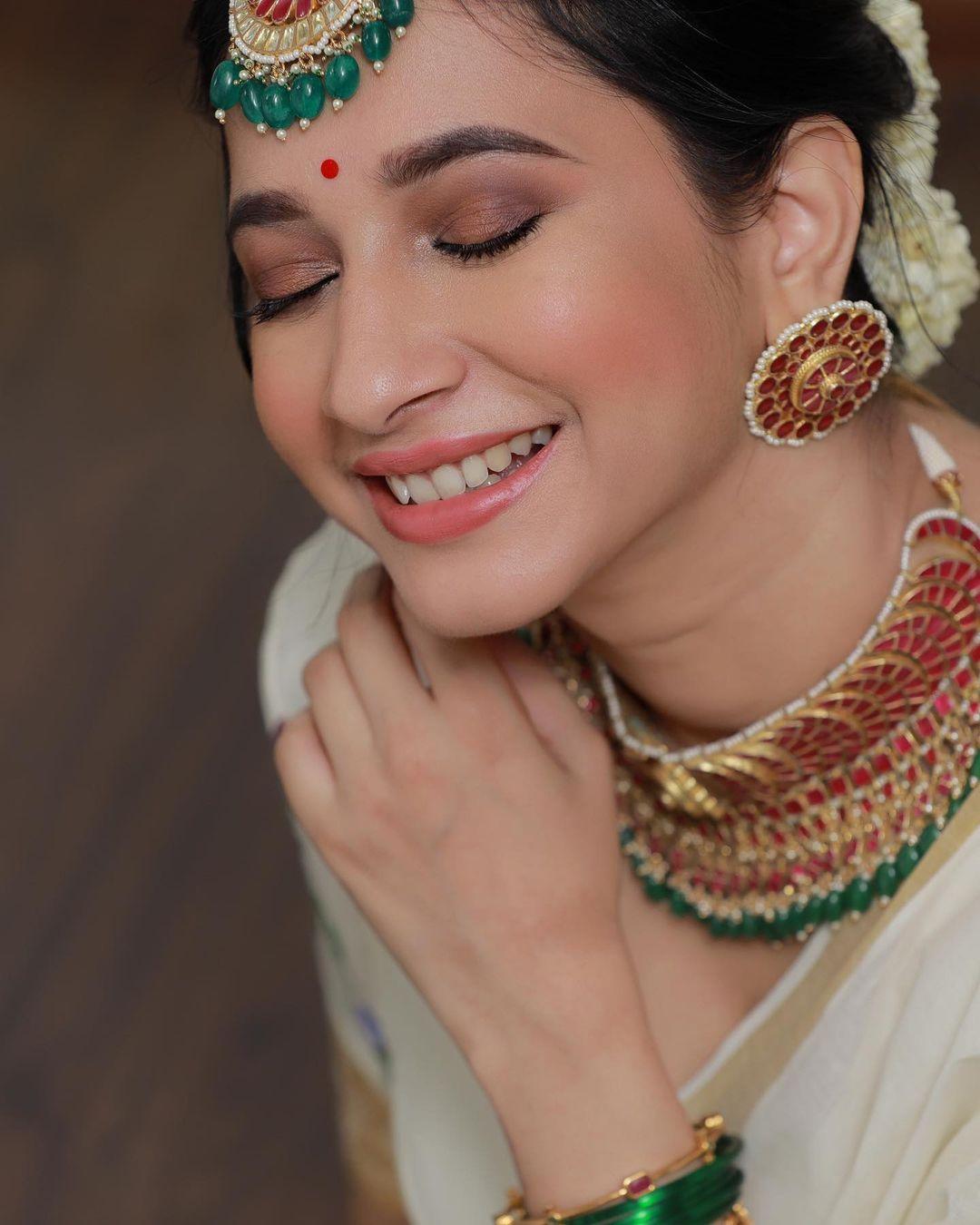 South Indian beautiful actress Manvita Kamath hot photos | very beautiful and sexy photoshoot