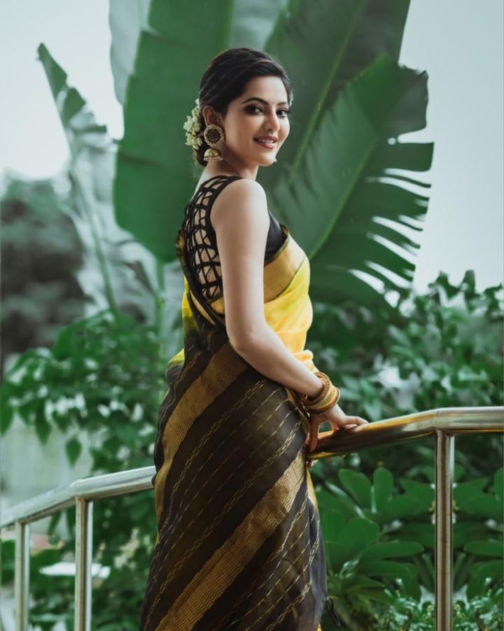 Tamil actress in saree hot photos | Athulya Ravi very beautiful and cute stills