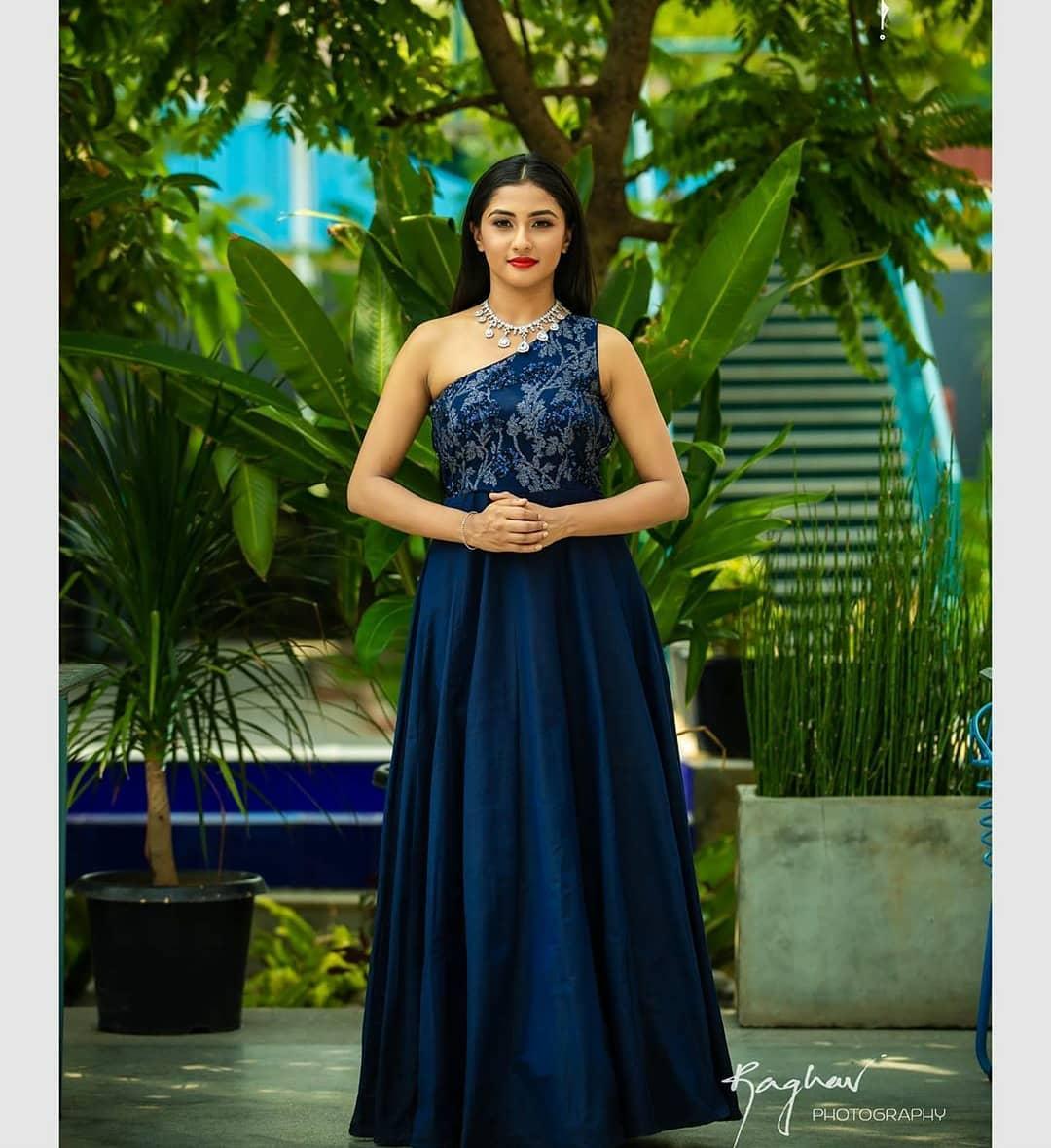 South indian actress Ragini Prajwal latest hot photos | Ragini Prajwal looking very attractive hot stills