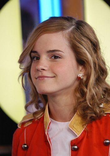 Hollywood actress Emma watson beautiful and cute stills | Emma watson latest hot photos gallery