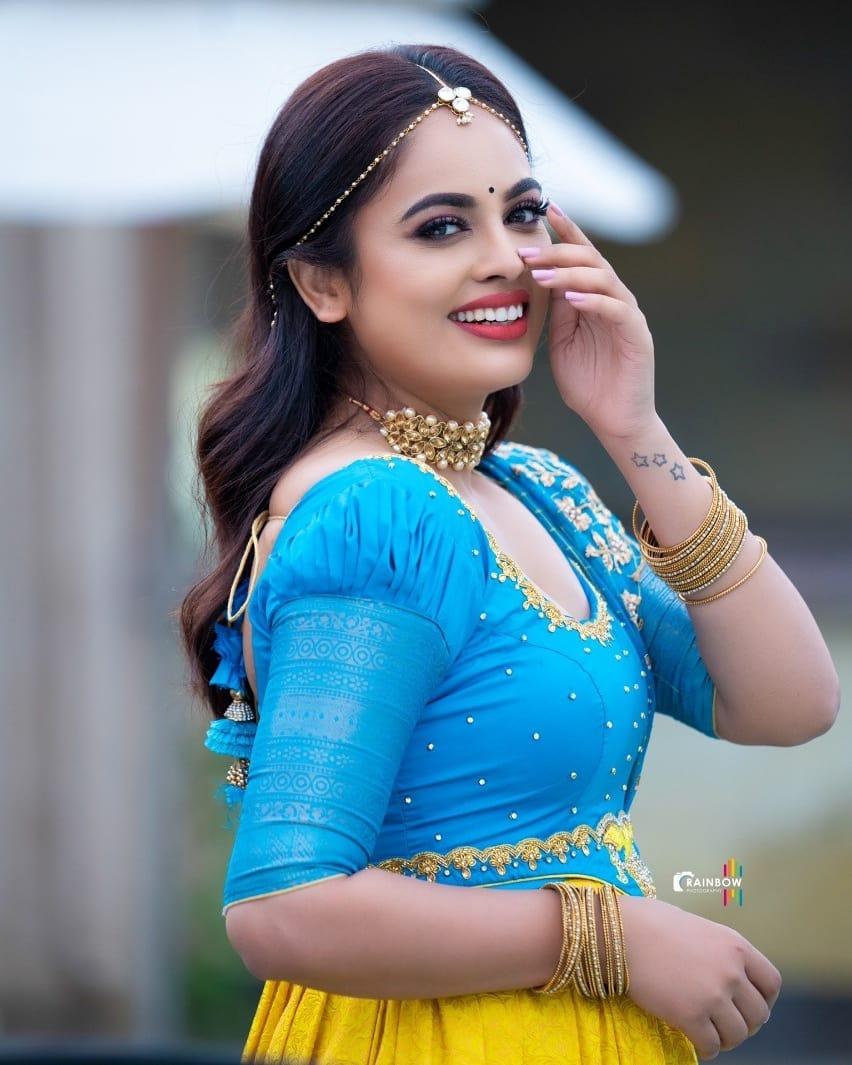 Tamil actress Nandita Swetha latest hot photos |Nandita Swetha hot and spicy photos gallery