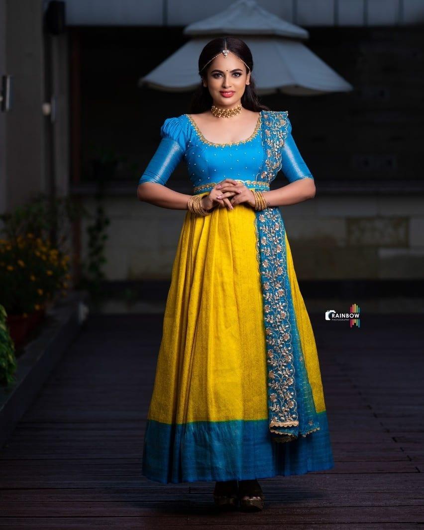 Tamil actress Nandita Swetha latest hot photos |Nandita Swetha very beautiful and sexy photoshoot