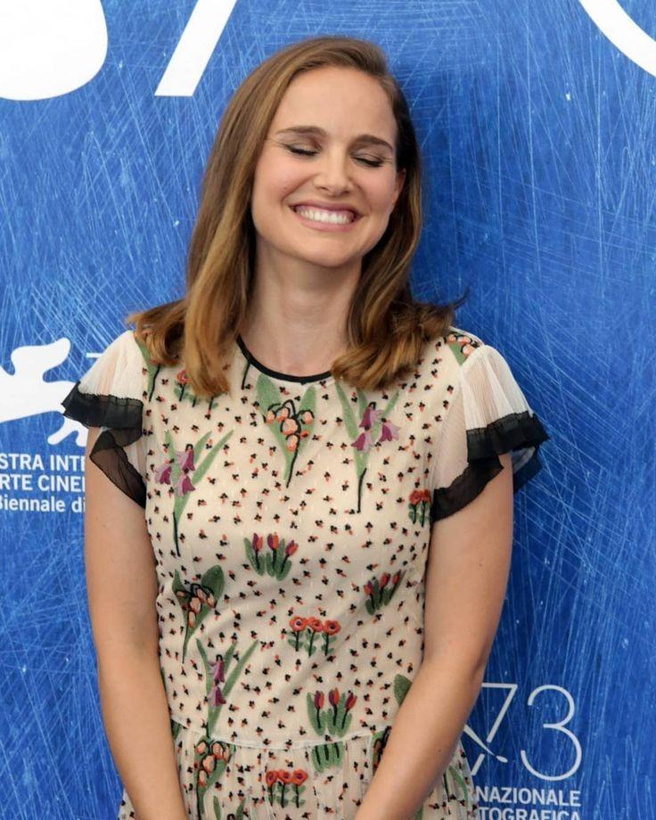Glamorous actress Natalie portman latest hot photos gallery | Natalie portman looking very attractive and hot photos