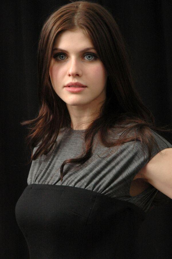 Hollywood actress Alexandra Daddario latest sexy photos |Alexandra Daddario exclusive hot photos gallery