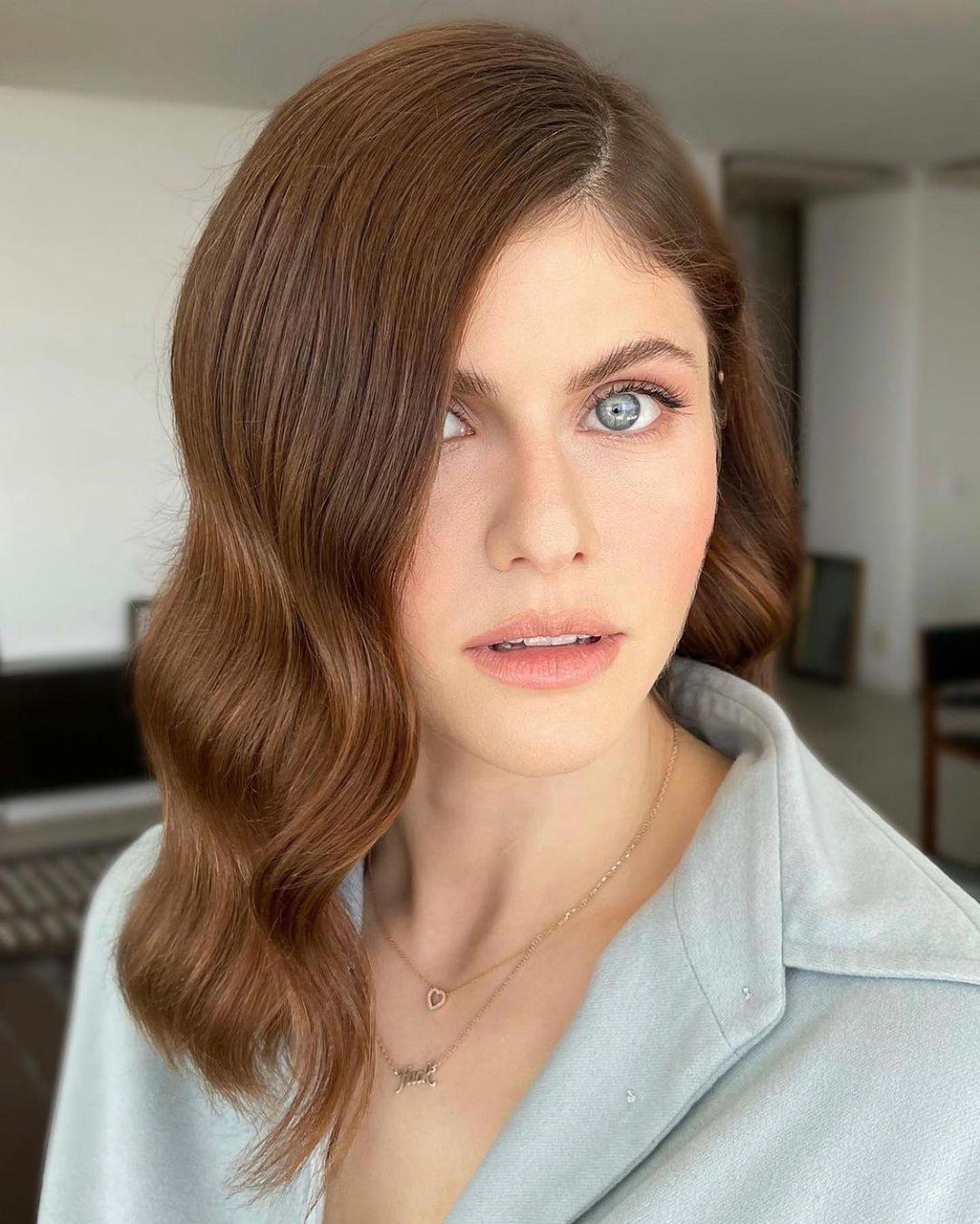 Hollywood actress Alexandra Daddario sexy photoshoot | Alexandra Daddario exclusive hot and sexy photoshoot
