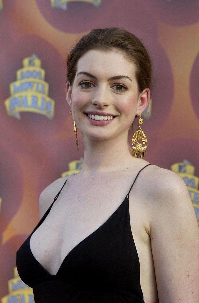 Hollywood actress Anne hathaway sexy photos | anne hathaway very sexy and cute stills