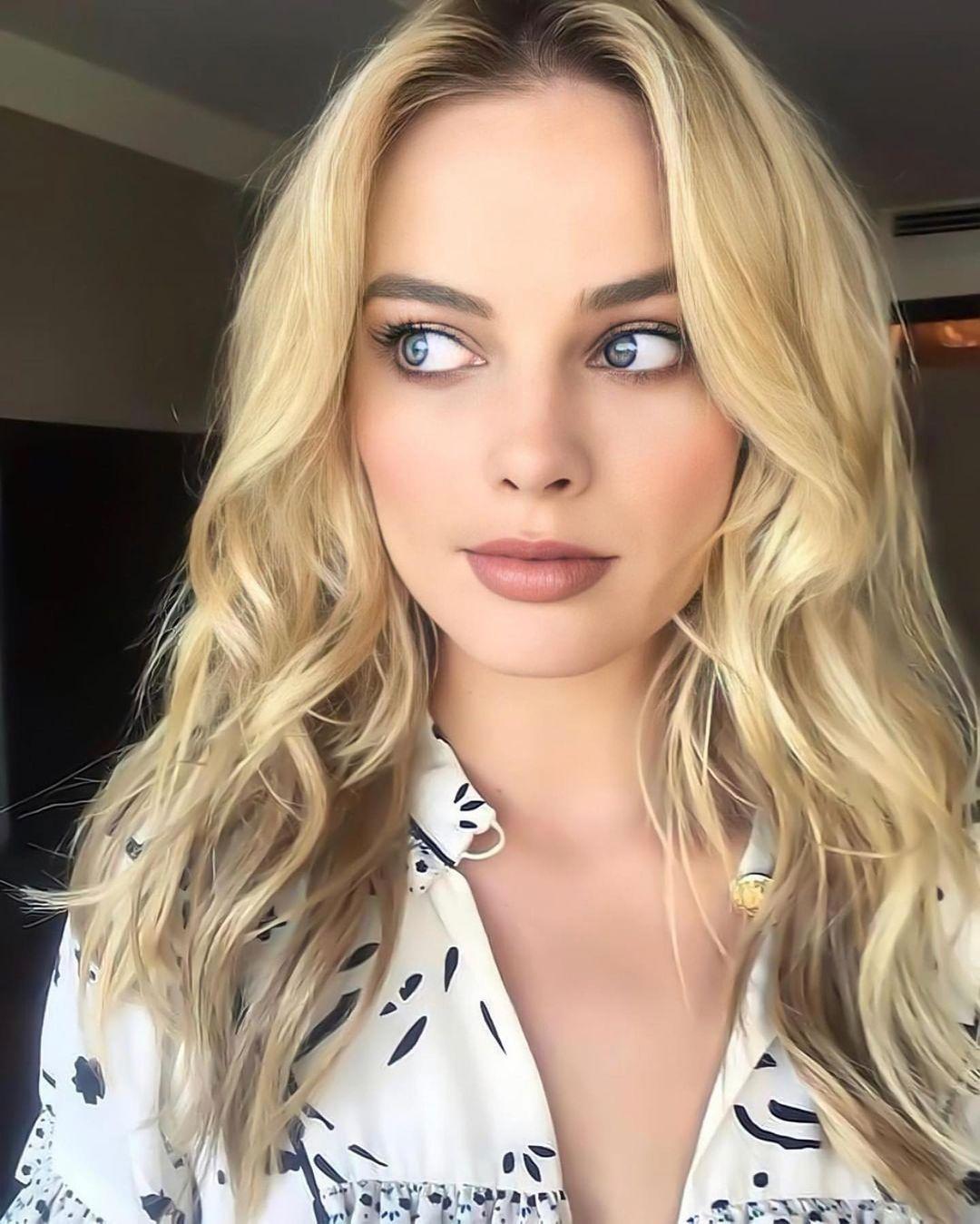 Hollywood actress Margot Robbie hot and spicy photos | Margot Robbie beautiful and sexy stills