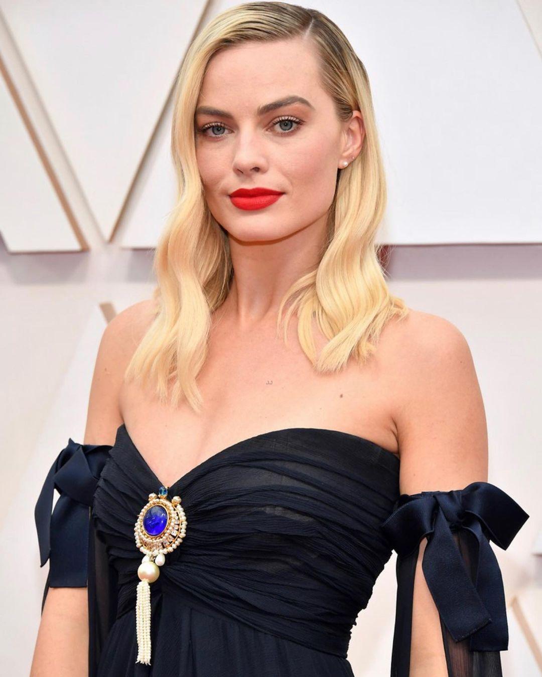 Hollywood actress Margot Robbie hot and spicy photos | Margot Robbie looking very attractive hot photos