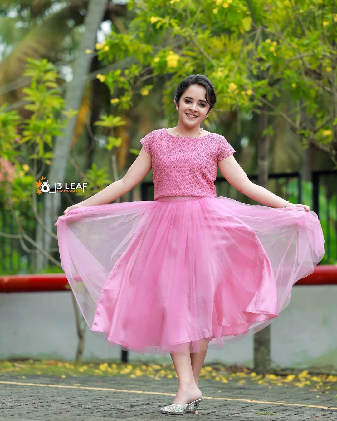 Malayalam playback singer Anju Joseph latest hot photos | Anju Joseph latest hot and spicy photos gallery
