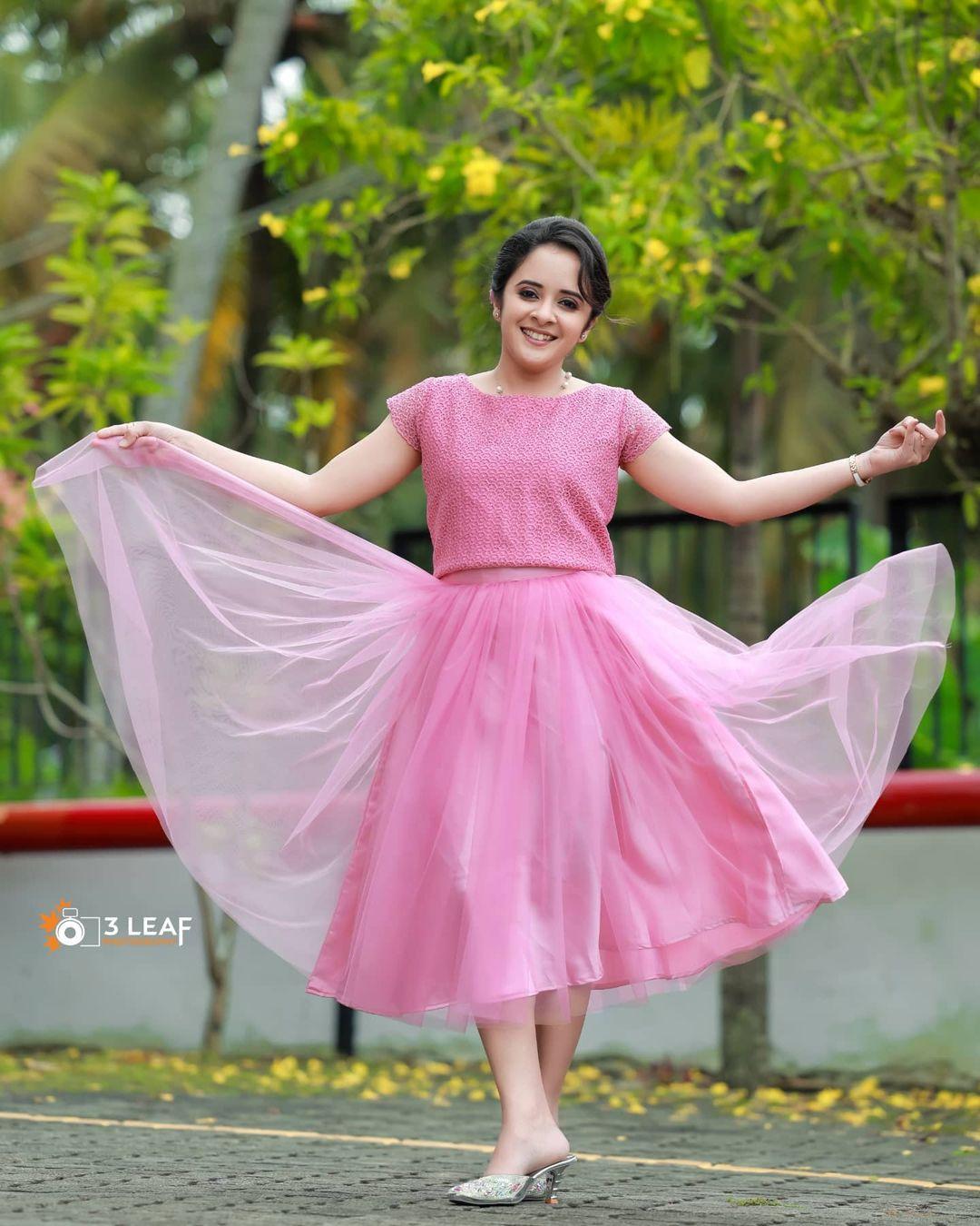 Malayalam playback singer Anju Joseph latest hot photos | Anju Joseph very beautiful and glamorous pictures