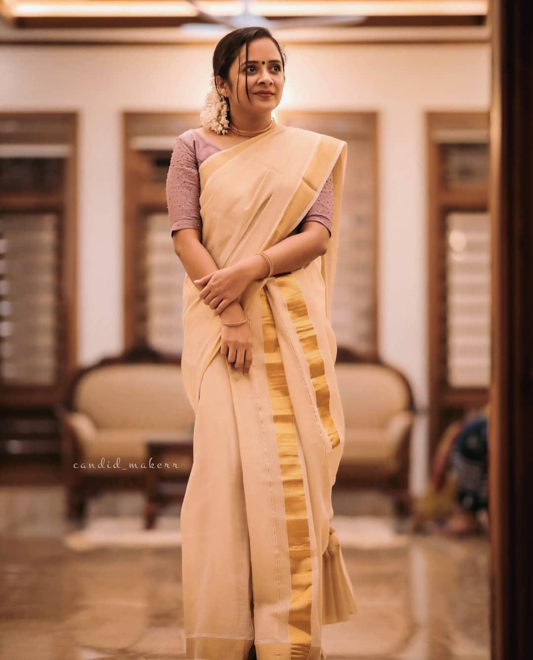 Playback singer Anju Joseph in kerala set saree hot photos | Anju Joseph beautiful and cute photos gallery
