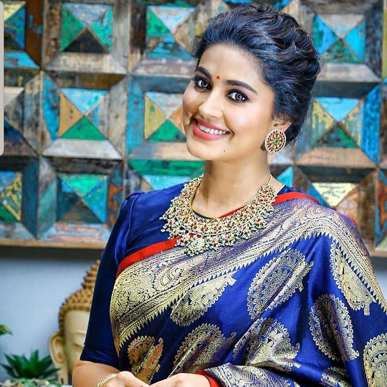 Saree latest fashion photos | Sneha looking very glamorous photos